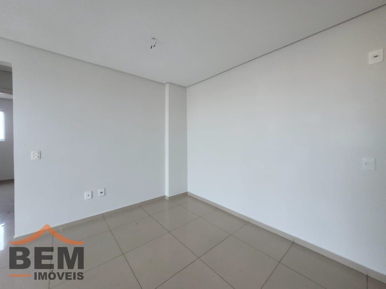 Apartamento para Locação com 2 quartos sendo 1 suíte, 1 vaga no bairro Cordeiros em Itajaí/SC: 7 - SALA DE JANTAR