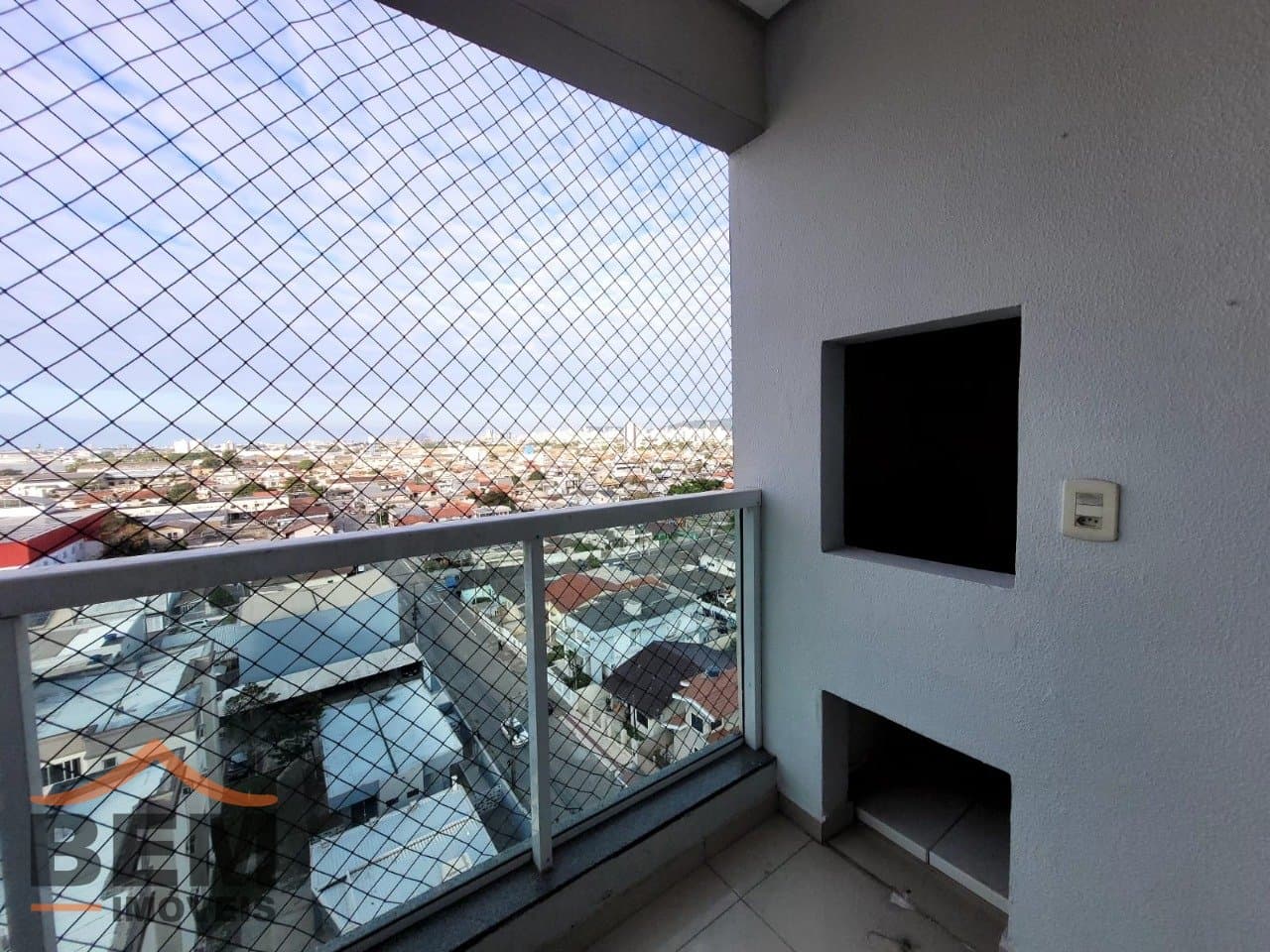 Apartamento para Locação com 2 quartos sendo 1 suíte, 1 vaga no bairro Cordeiros em Itajaí/SC: 8 - SACADA