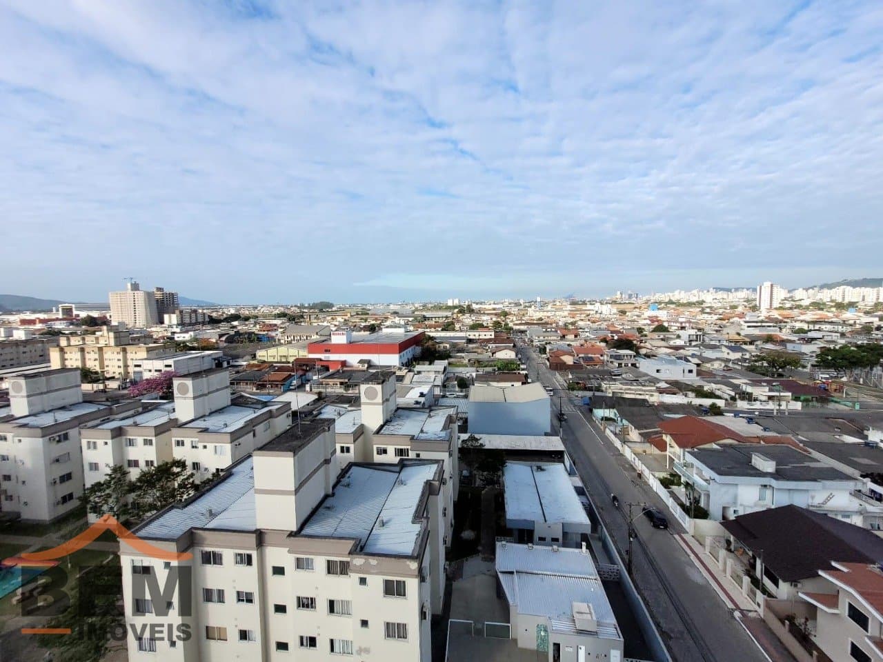 Apartamento para Locação com 2 quartos sendo 1 suíte, 1 vaga no bairro Cordeiros em Itajaí/SC: 9 -  VISTA DA SACADA