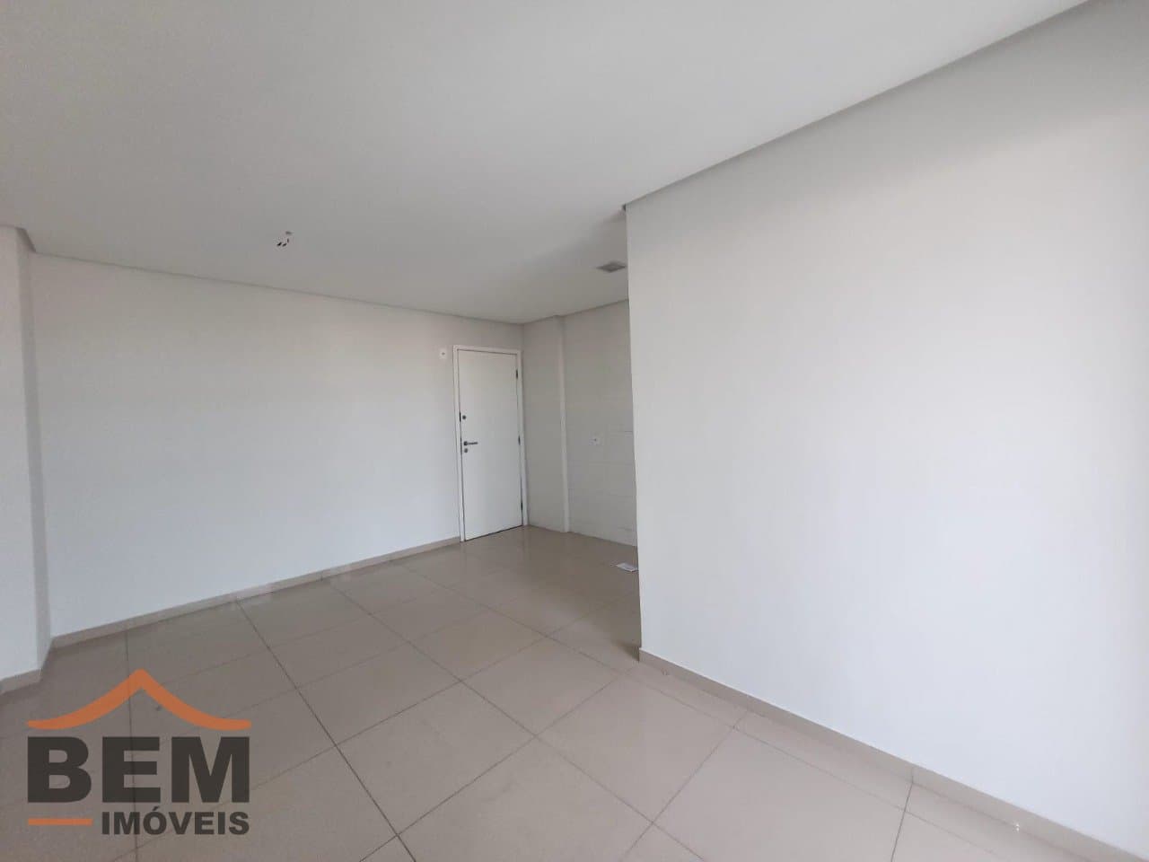 Apartamento para Locação com 2 quartos sendo 1 suíte, 1 vaga no bairro Cordeiros em Itajaí/SC: 10  - SALA DE ESTAR E JANTAR
