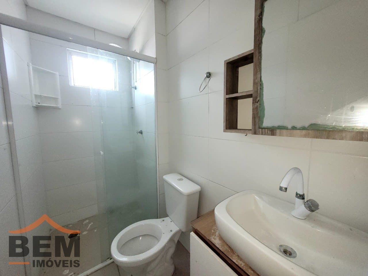 Apartamento para Locação com 2 quartos sendo 1 suíte, 1 vaga no bairro Cordeiros em Itajaí/SC: 12 -  BANHEIRO SOCIAL