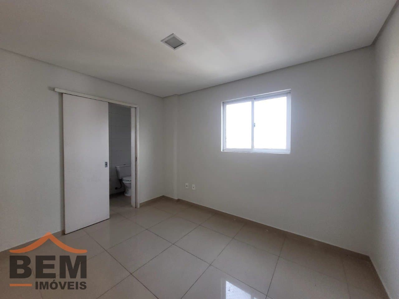 Apartamento para Locação com 2 quartos sendo 1 suíte, 1 vaga no bairro Cordeiros em Itajaí/SC: 13 - SUÍTE