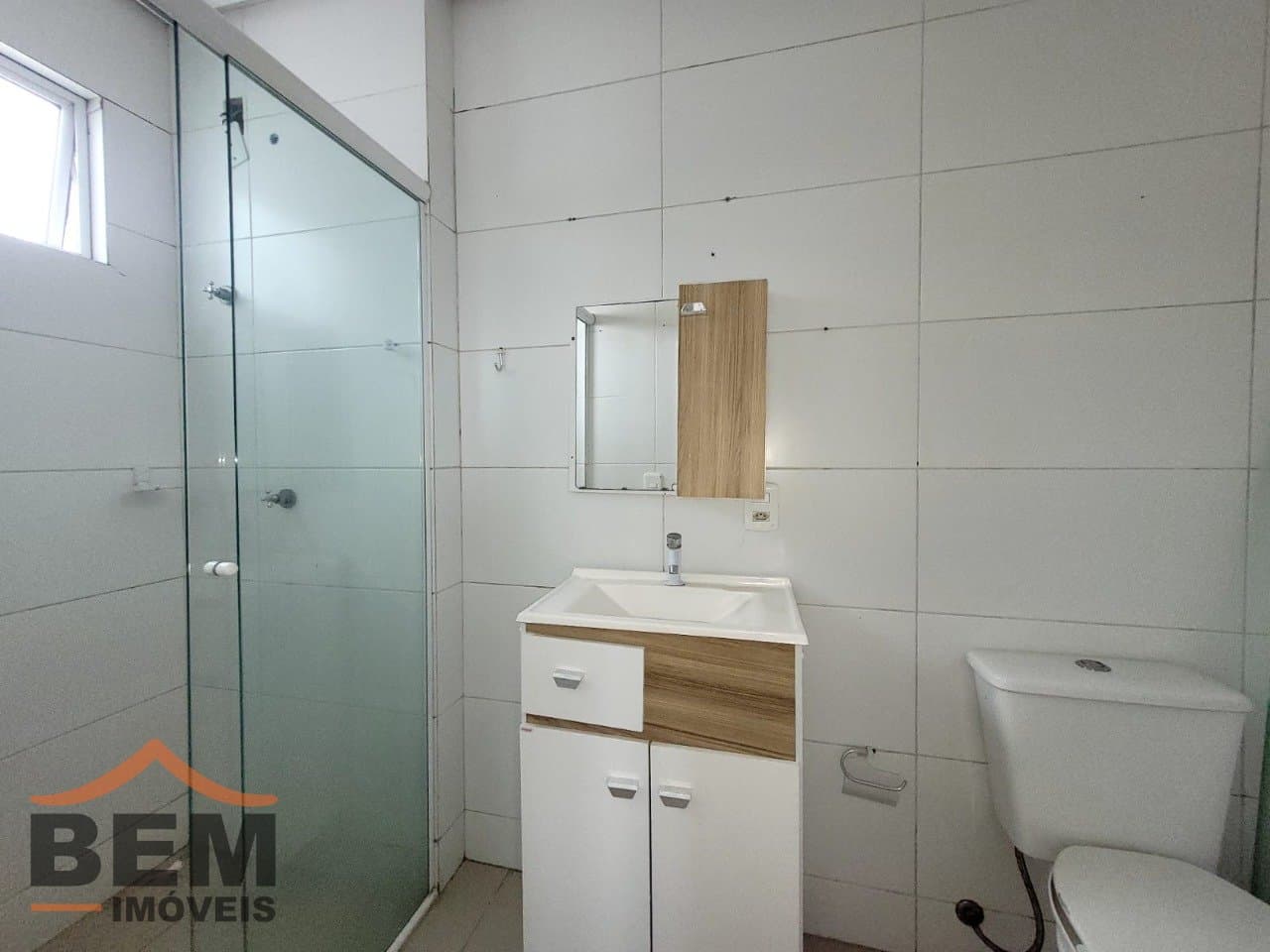 Apartamento para Locação com 2 quartos sendo 1 suíte, 1 vaga no bairro Cordeiros em Itajaí/SC: 14 - BANHEIRO SUÍTE