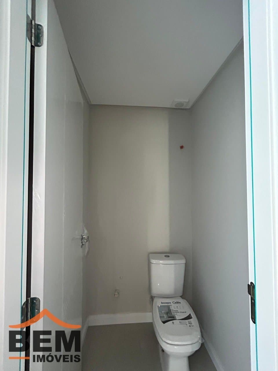 Apartamento à Venda com 3 quartos sendo 1 suíte no bairro Sao Vicente em Itajaí/SC