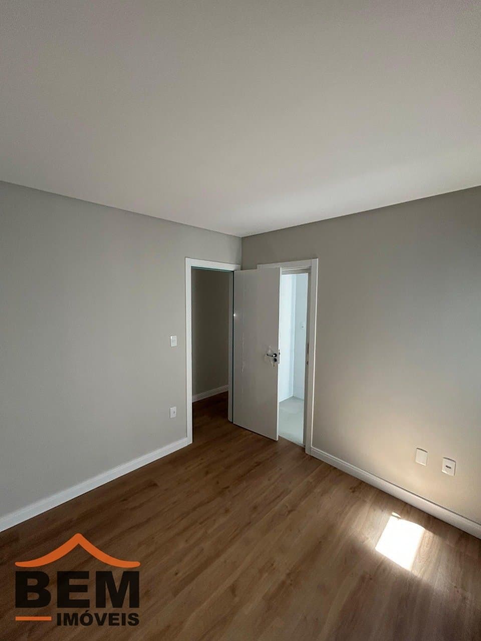 Apartamento à Venda com 3 quartos sendo 1 suíte no bairro Sao Vicente em Itajaí/SC
