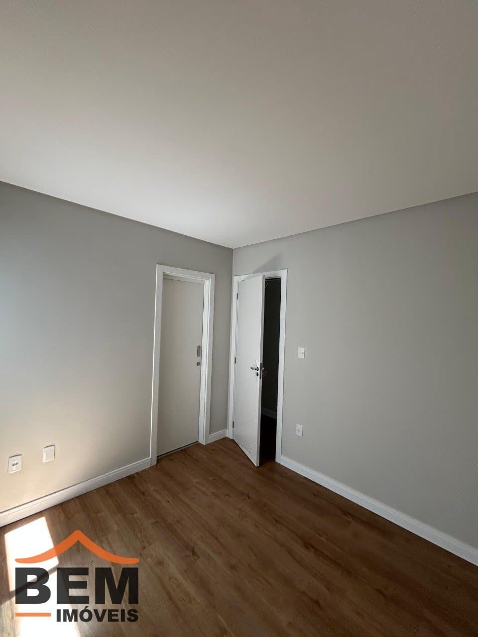 Apartamento à Venda com 3 quartos sendo 1 suíte no bairro Sao Vicente em Itajaí/SC