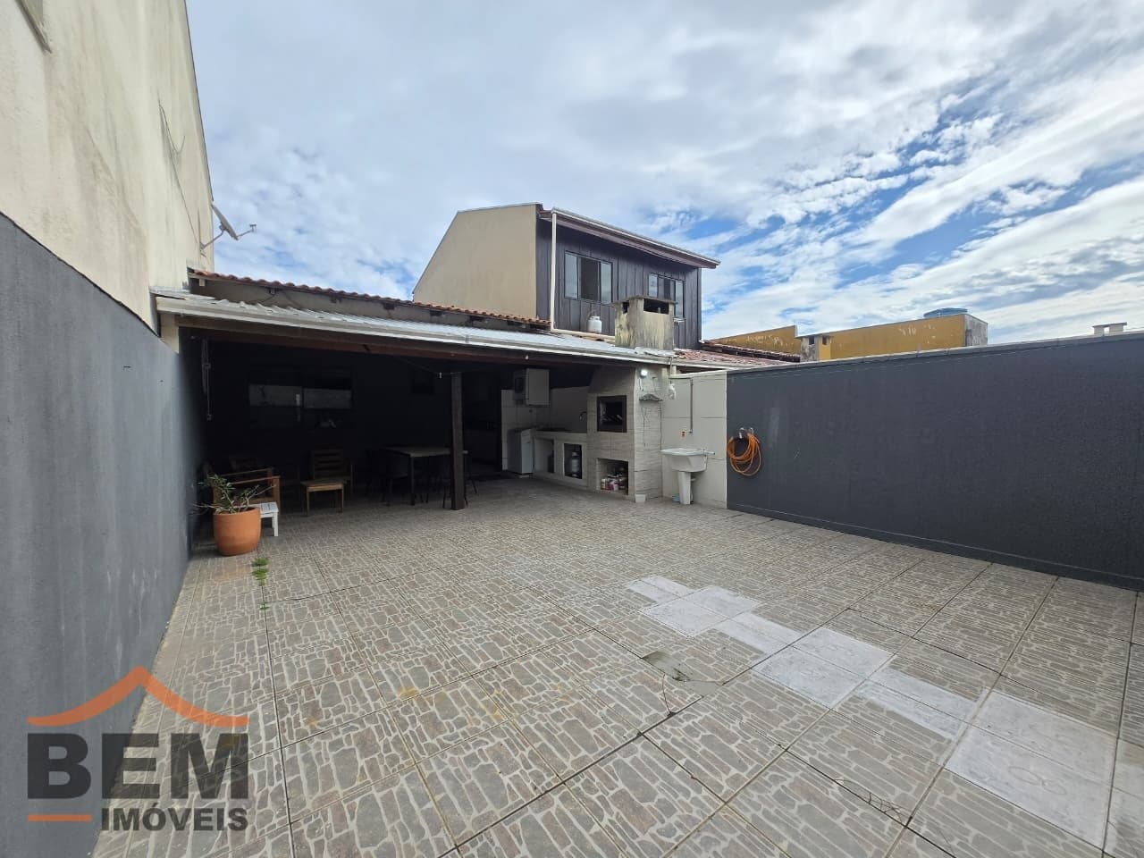 Casa para Locação com 2 quartos, 2 vagas no bairro Centro em Camboriú/SC: 00edd160-7f69-4f02-ad87-eb0b030cafa5