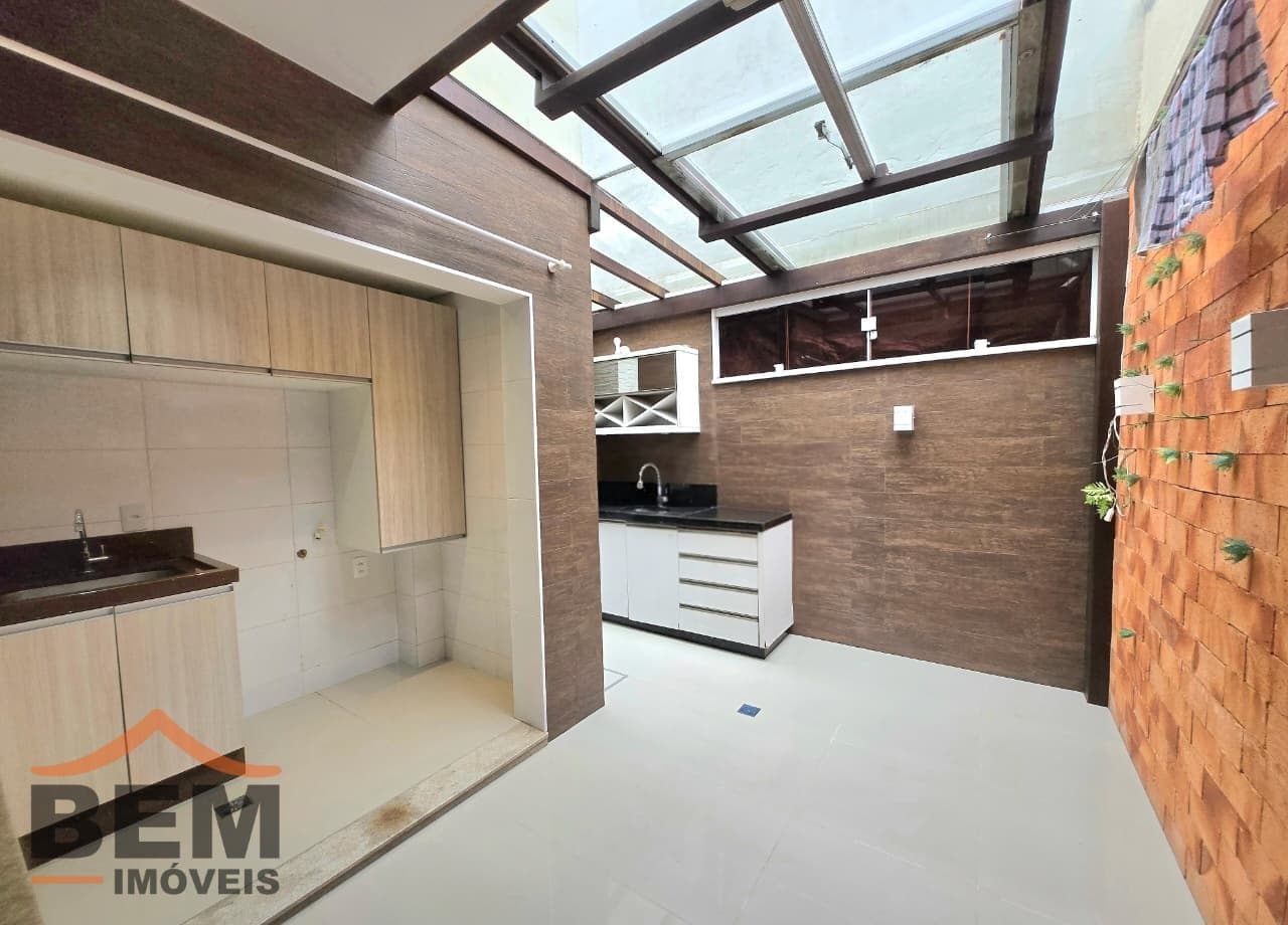Casa à Venda com 2 quartos sendo 2 suítes no bairro Santa Regina em Camboriú/SC: e1009076-c63e-46b3-bc85-1235162b588a