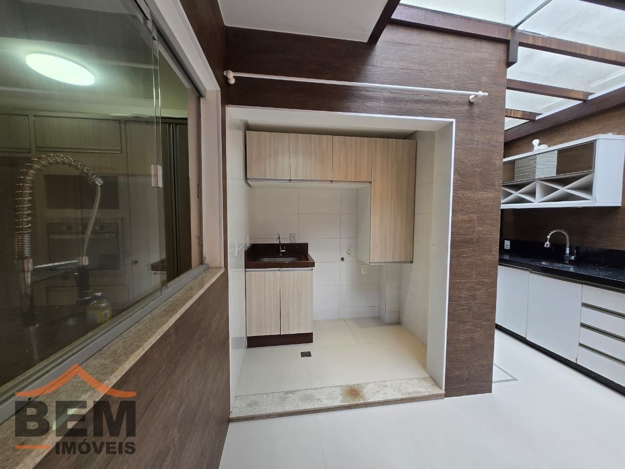 Casa à Venda com 2 quartos sendo 2 suítes no bairro Santa Regina em Camboriú/SC: 021ff32d-bd48-4750-8408-7e0eba59e122