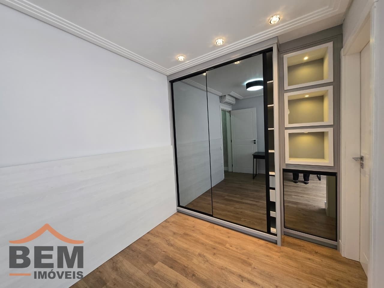 Casa à Venda com 2 quartos sendo 2 suítes no bairro Santa Regina em Camboriú/SC: 5060ed52-1aef-47fa-987c-4719b23c30ae