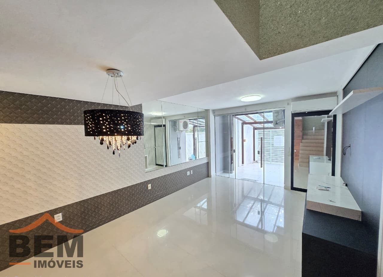 Casa à Venda com 2 quartos sendo 2 suítes no bairro Santa Regina em Camboriú/SC: 13303a6c-b313-4c83-85c5-95fd65faf292