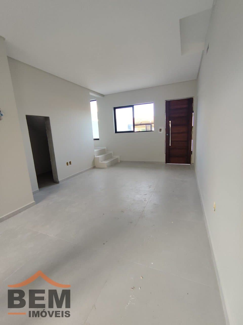 Sobrado à Venda com 2 quartos sendo 2 suítes, 2 vagas no bairro Gravatá em Navegantes/RS