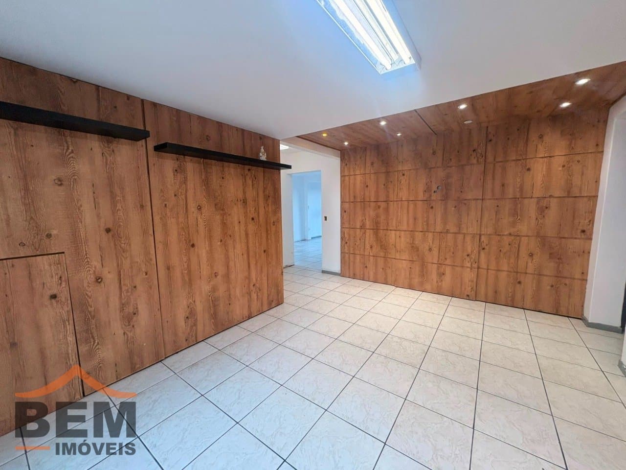 Sala Comercial para Locação com 6 vagas no bairro Centro em Itajaí/SC: 08 - ESCRITÓRIO  01