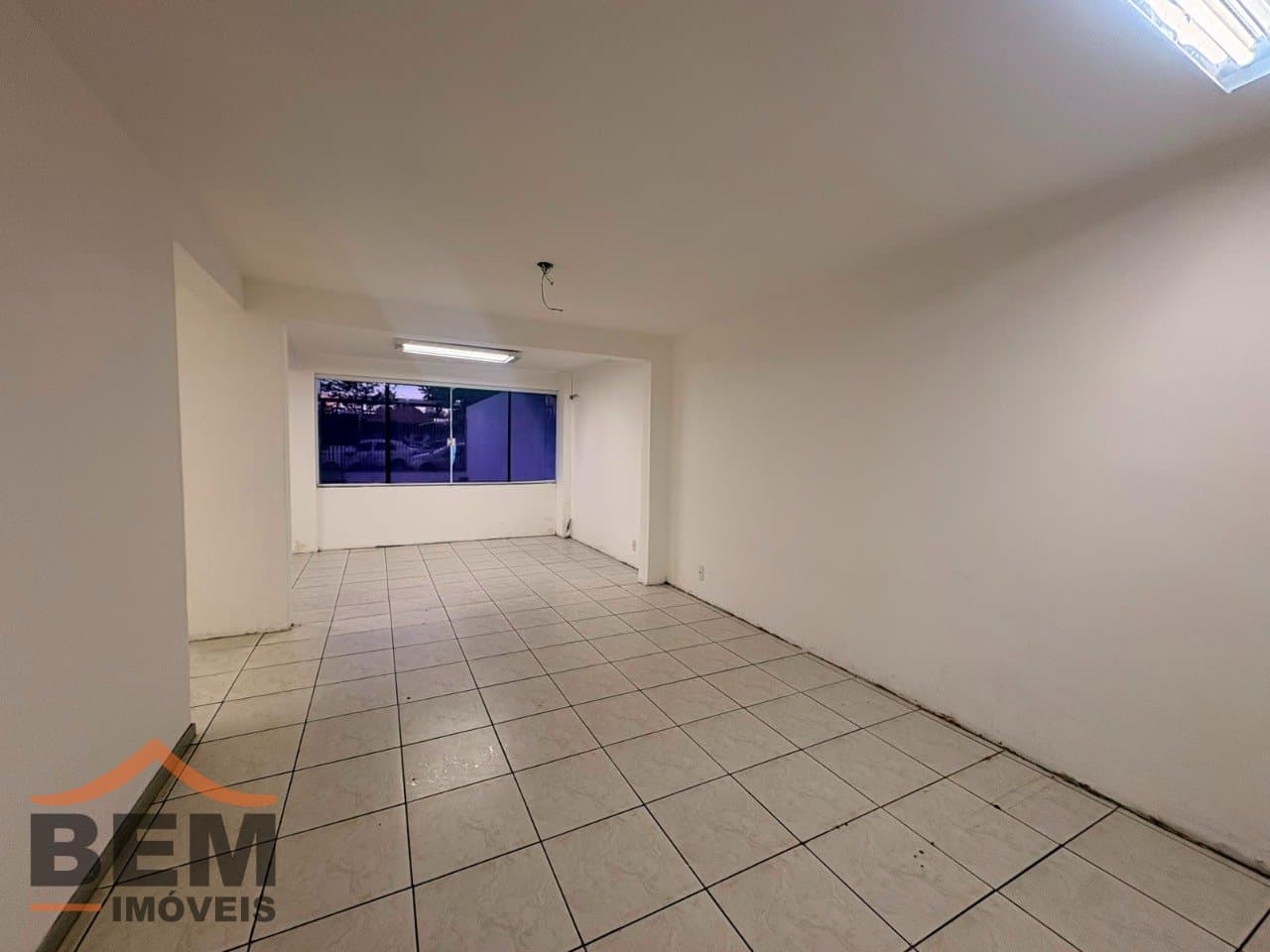 Sala Comercial para Locação com 6 vagas no bairro Centro em Itajaí/SC: 09 - ESCRITÓRIO 02