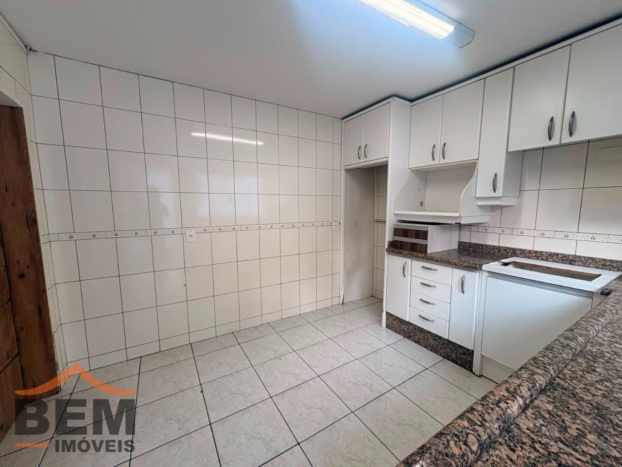 Sala Comercial para Locação com 6 vagas no bairro Centro em Itajaí/SC: 14 - COZINHA