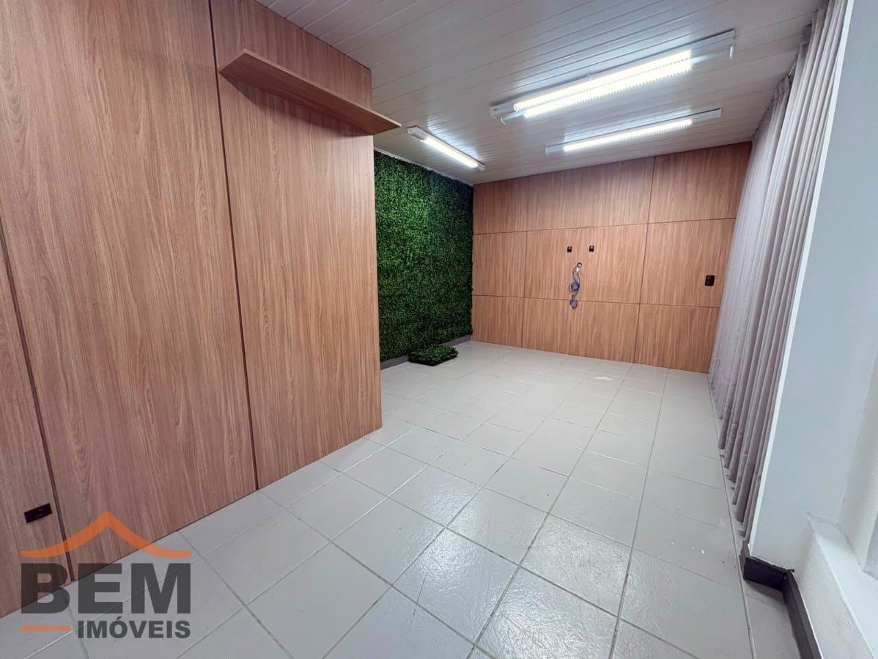 Sala Comercial para Locação com 6 vagas no bairro Centro em Itajaí/SC: 21 - ESCRITÓRIO 03