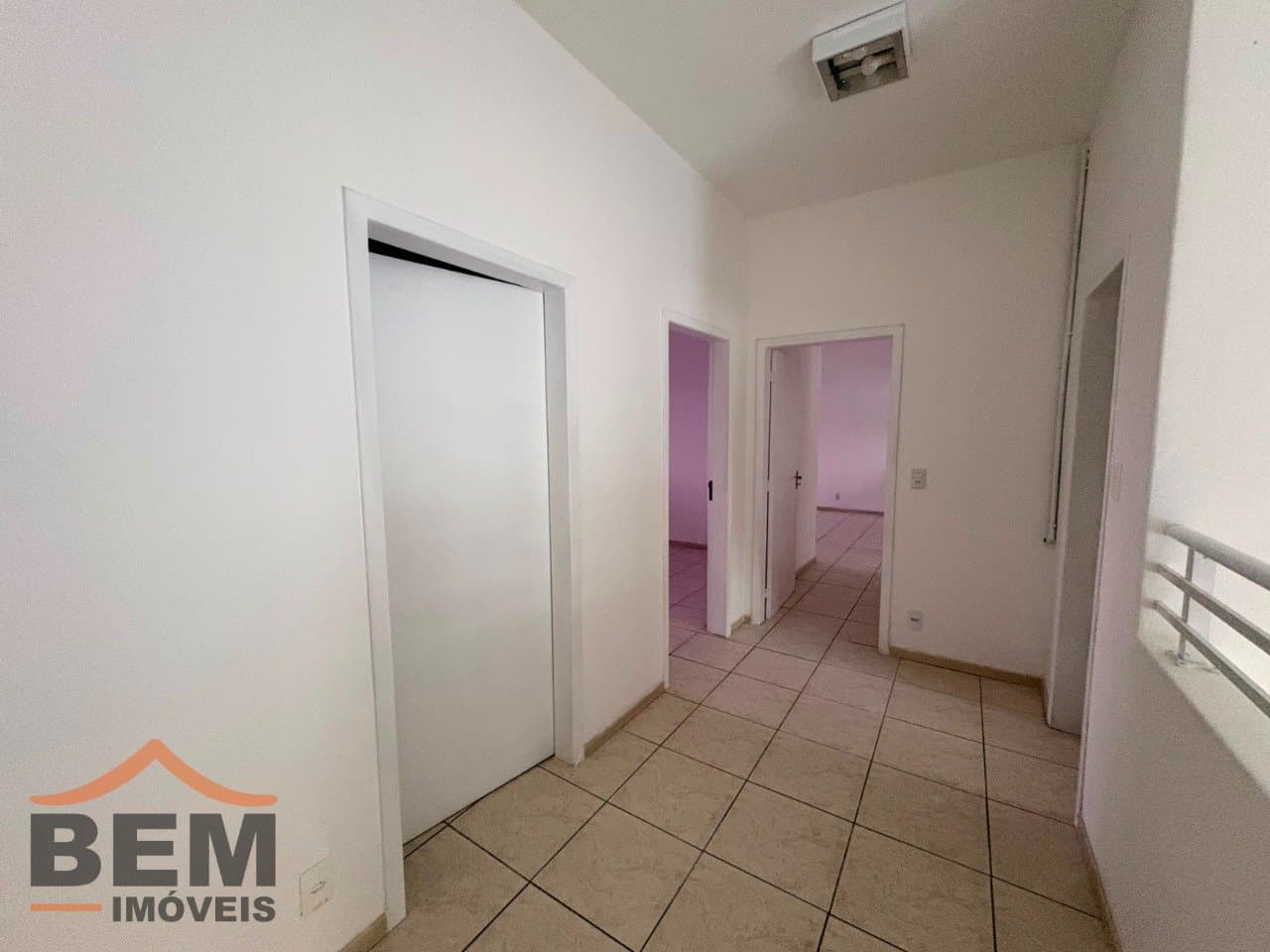 Sala Comercial para Locação com 6 vagas no bairro Centro em Itajaí/SC: 23 - SEGUNDO PISO