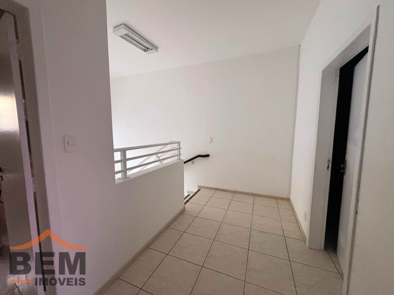 Sala Comercial para Locação com 6 vagas no bairro Centro em Itajaí/SC: 24 - SEGUNDO PISO