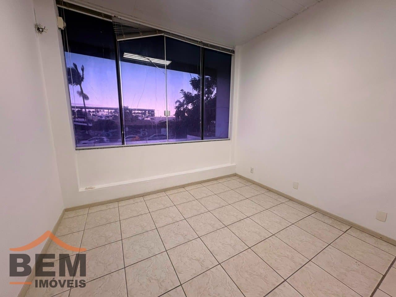 Sala Comercial para Locação com 6 vagas no bairro Centro em Itajaí/SC: 29 - ESCRITÓRIO 05