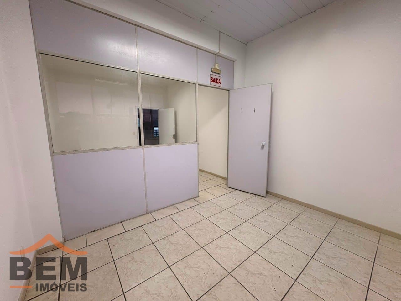 Sala Comercial para Locação com 6 vagas no bairro Centro em Itajaí/SC: 30 - ESCRITÓRIO 05