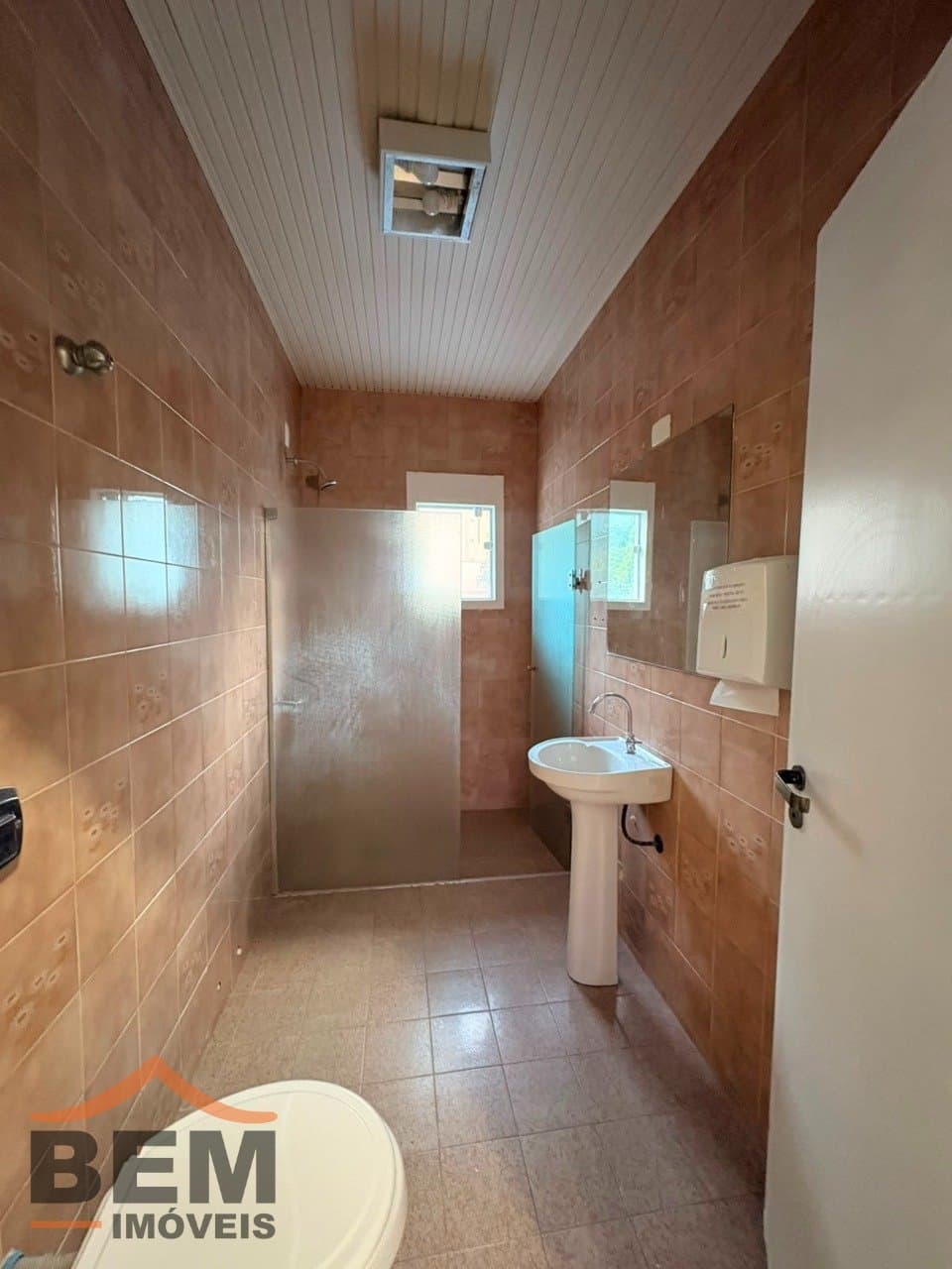 Sala Comercial para Locação com 6 vagas no bairro Centro em Itajaí/SC: 31 - BANHEIRO SOCIAL