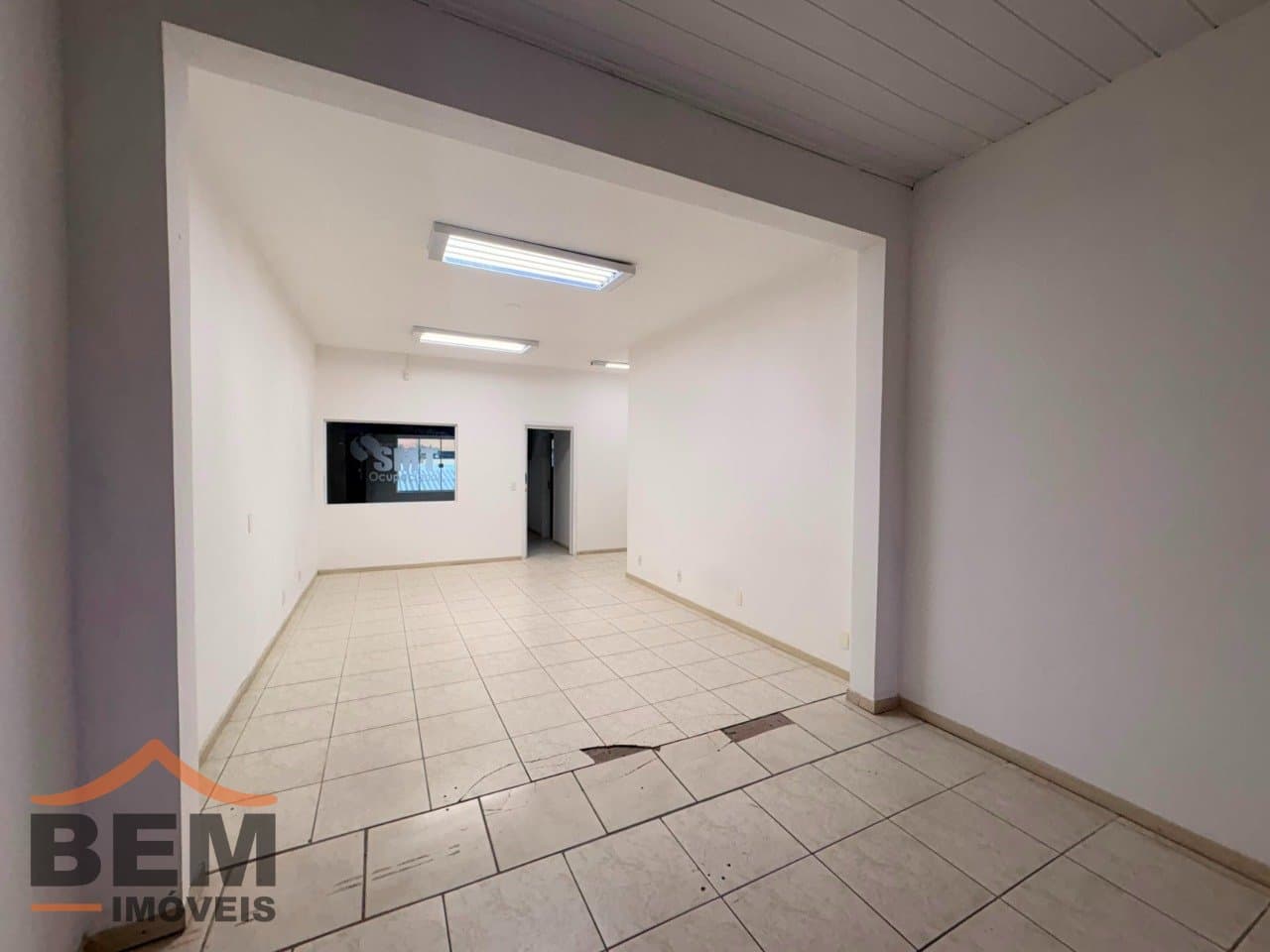 Sala Comercial para Locação com 6 vagas no bairro Centro em Itajaí/SC: 33 - ESCRITÓRIO 06