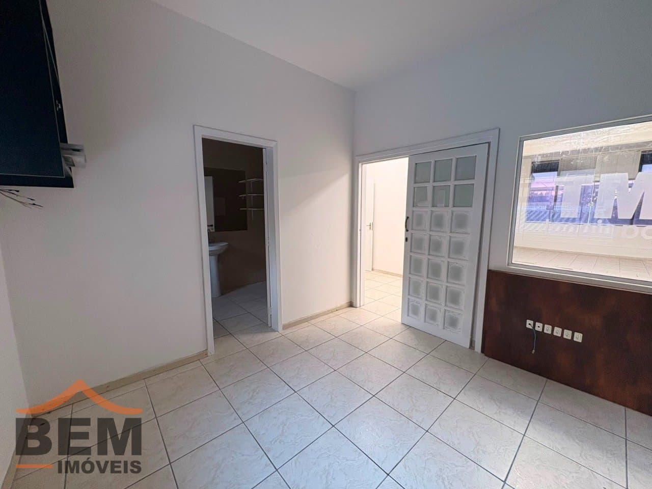 Sala Comercial para Locação com 6 vagas no bairro Centro em Itajaí/SC: 35 - ESCRITÓRIO 07