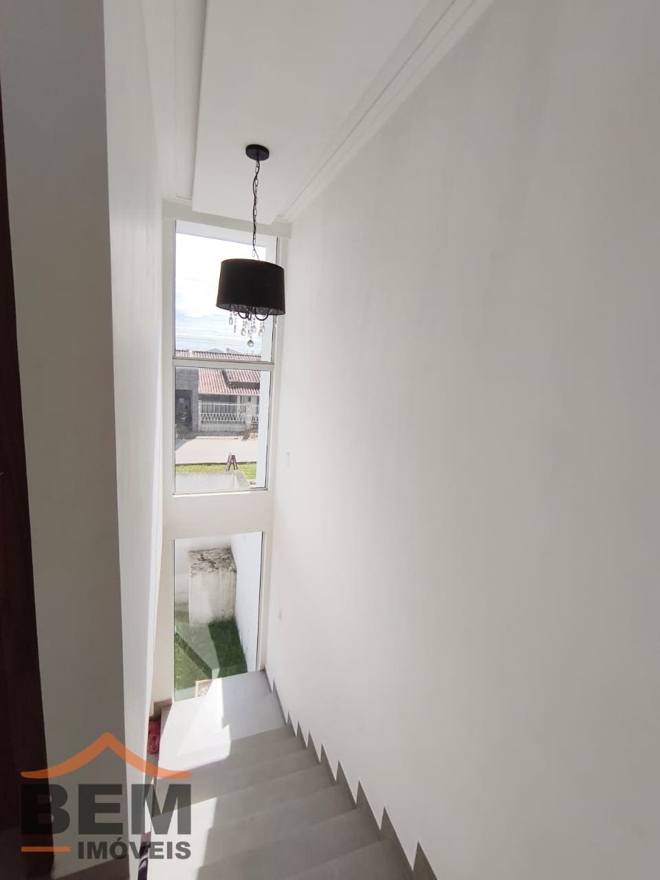 Casa para Locação com 2 quartos, 1 vaga no bairro Espinheiros em Itajaí/SC: 8 - ESCADA