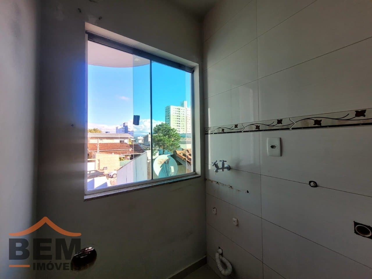 Apartamento para Locação com 2 quartos, 1 vaga no bairro São Vicente em Itajaí/SC: 10 - ÁREA DE SERVIÇO
