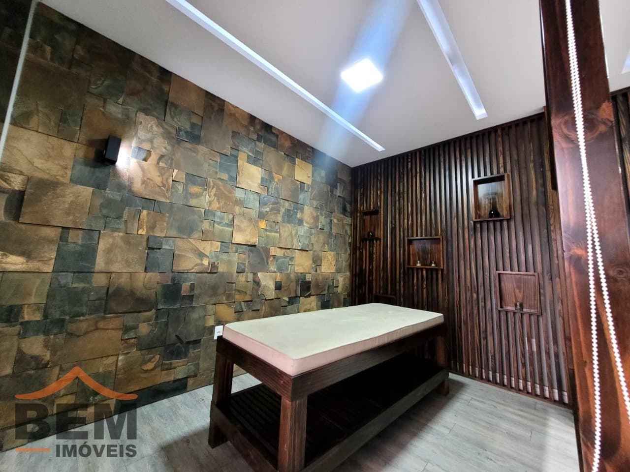 Apartamento para Locação com 2 quartos sendo 2 suítes, 1 vaga no bairro São João em Itajaí/SC: 06 - ESPAÇO DE MASSAGEM