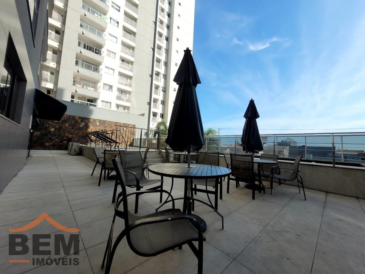 Apartamento para Locação com 2 quartos sendo 2 suítes, 1 vaga no bairro São João em Itajaí/SC: 08 - ÁREA DA PISCINA