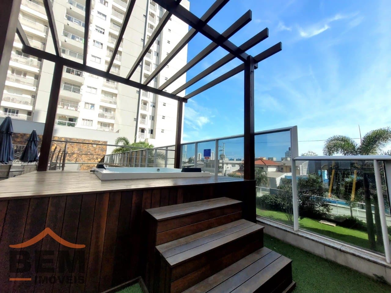 Apartamento para Locação com 2 quartos sendo 2 suítes, 1 vaga no bairro São João em Itajaí/SC: 10 - BANHEIRA HIDROMASSAGEM