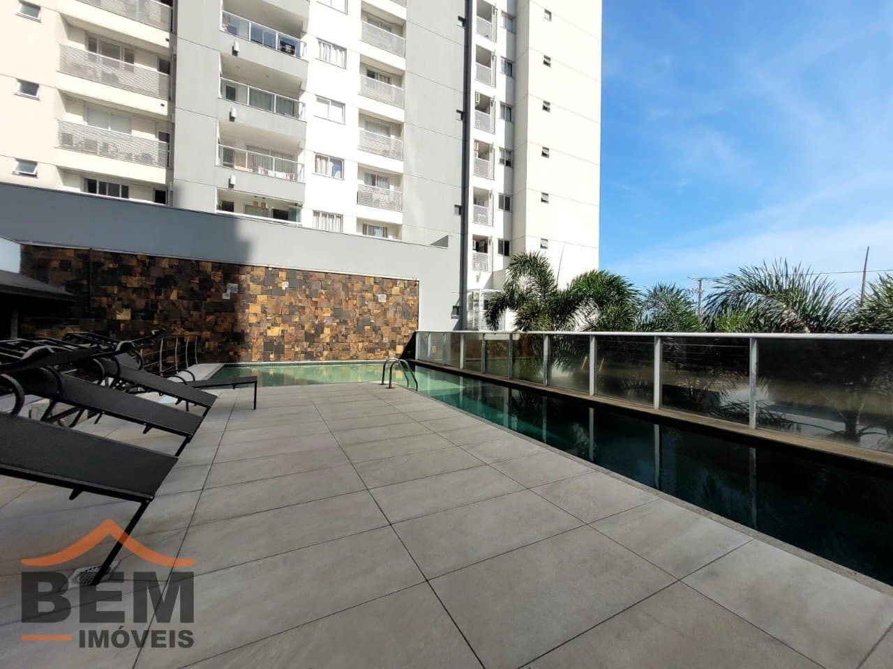 Apartamento para Locação com 2 quartos sendo 2 suítes, 1 vaga no bairro São João em Itajaí/SC: 12 -  PISCINA INFANTIL