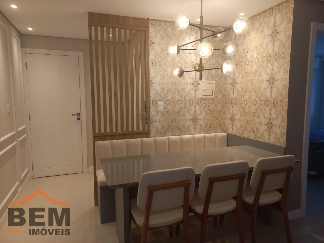 Apartamento para Locação com 2 quartos sendo 2 suítes, 1 vaga no bairro São João em Itajaí/SC: 21 - SALA DE JANTAR