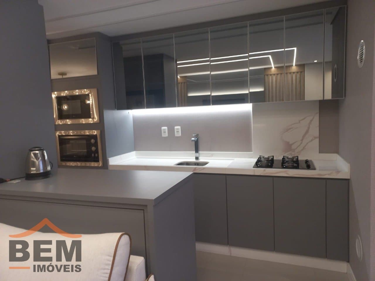 Apartamento para Locação com 2 quartos sendo 2 suítes, 1 vaga no bairro São João em Itajaí/SC: 24 - COZINHA