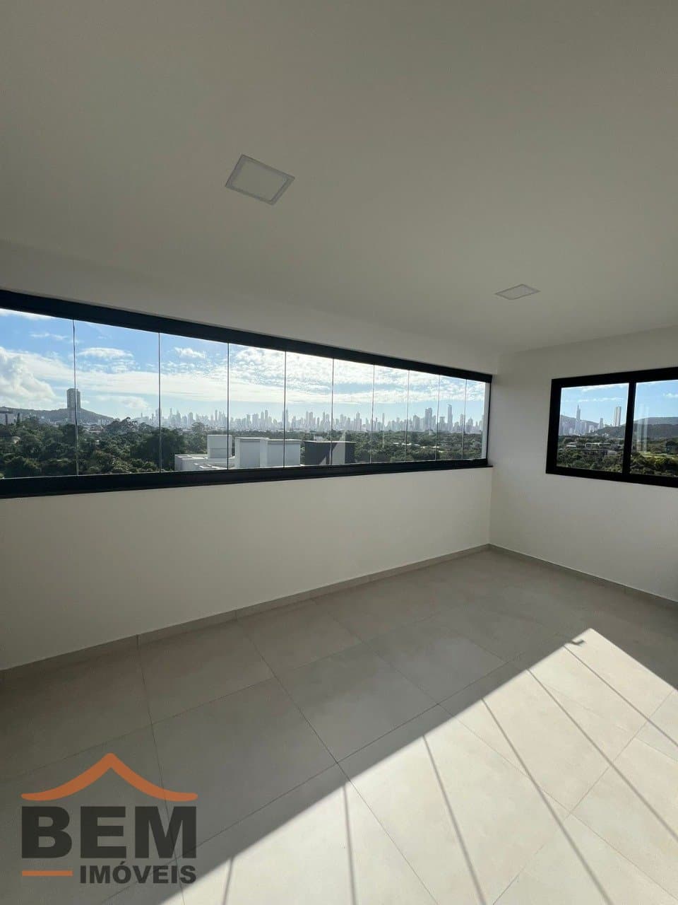Apartamento para Locação com 2 quartos sendo 1 suíte no bairro Centro em Camboriú/SC: df0b549a-a320-429c-8010-5b2b4c31aea5