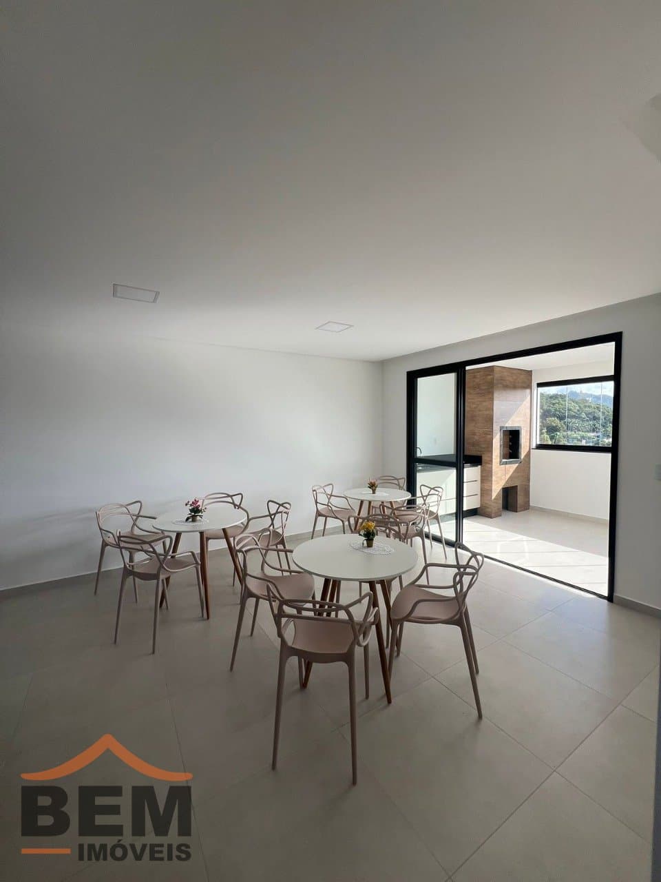 Apartamento para Locação com 2 quartos sendo 1 suíte no bairro Centro em Camboriú/SC: 1ffde832-0b64-4efd-ac24-68613ac04f97