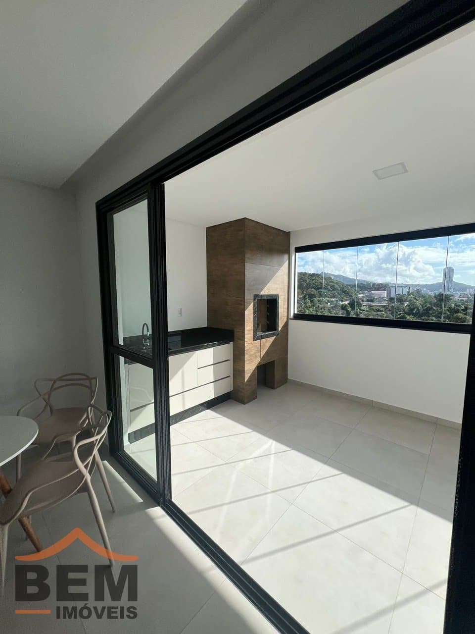 Apartamento para Locação com 2 quartos sendo 1 suíte no bairro Centro em Camboriú/SC: 4d3b3c47-a80d-4ef5-8ccc-71f3657d64a5