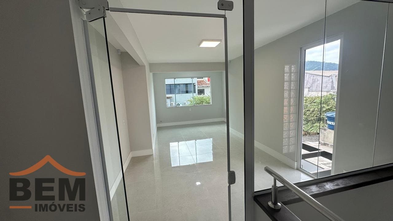 Sala Comercial para Locação com 4 vagas no bairro Fazenda em Itajaí/SC: 8 - INTERIOR DA SALA