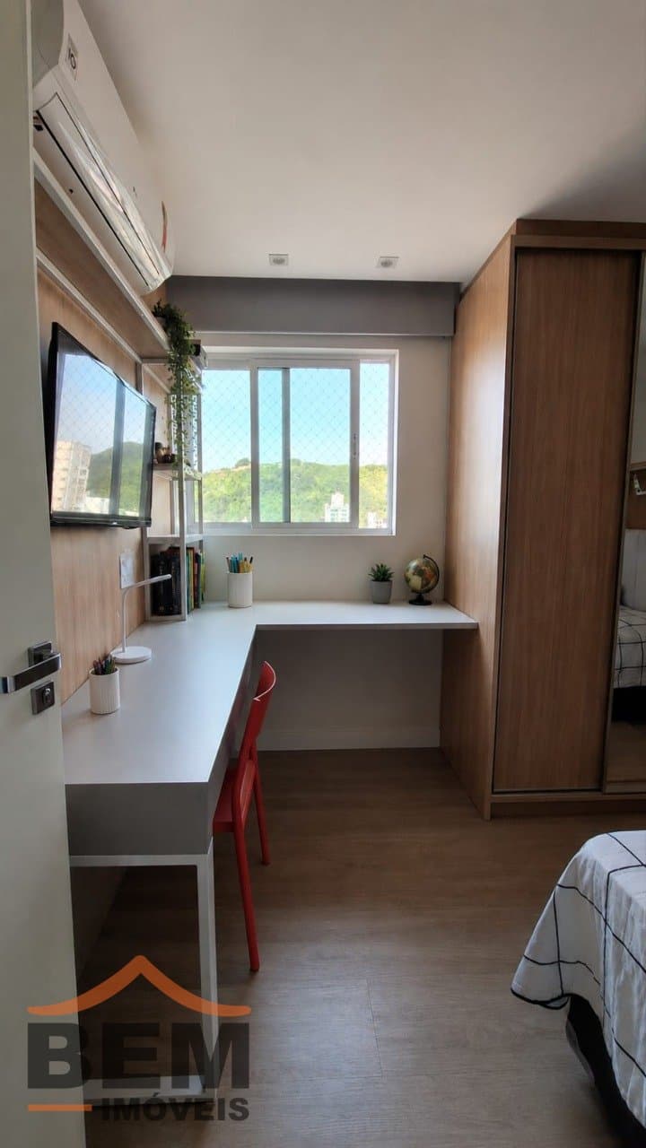 Apartamento à Venda com 3 quartos sendo 1 suíte, 2 vagas no bairro Vila Operária em Itajaí/SC