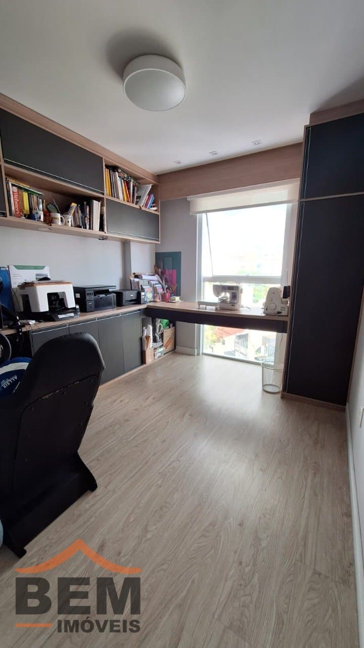 Apartamento à Venda com 3 quartos sendo 1 suíte, 2 vagas no bairro Vila Operária em Itajaí/SC