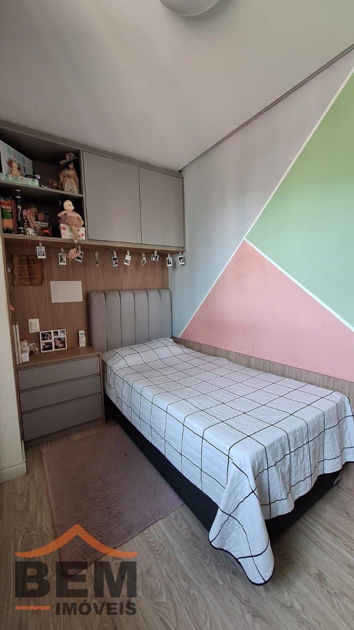 Apartamento à Venda com 3 quartos sendo 1 suíte, 2 vagas no bairro Vila Operária em Itajaí/SC