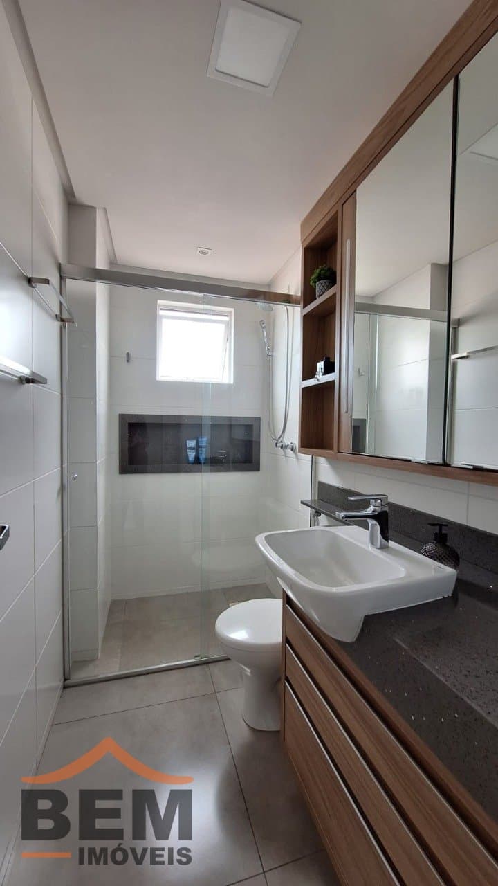 Apartamento à Venda com 3 quartos sendo 1 suíte, 2 vagas no bairro Vila Operária em Itajaí/SC