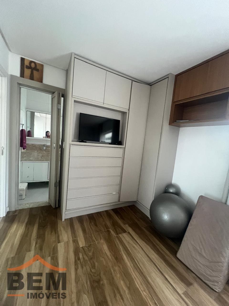 Apartamento à Venda com 2 quartos sendo 1 suíte, 1 vaga no bairro Centro em Navegantes/SC