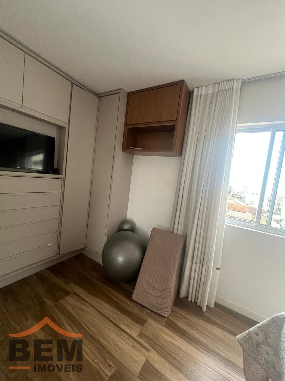 Apartamento à Venda com 2 quartos sendo 1 suíte, 1 vaga no bairro Centro em Navegantes/SC