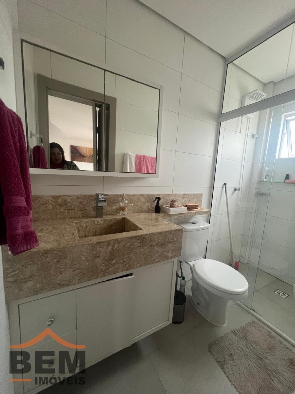 Apartamento à Venda com 2 quartos sendo 1 suíte, 1 vaga no bairro Centro em Navegantes/SC