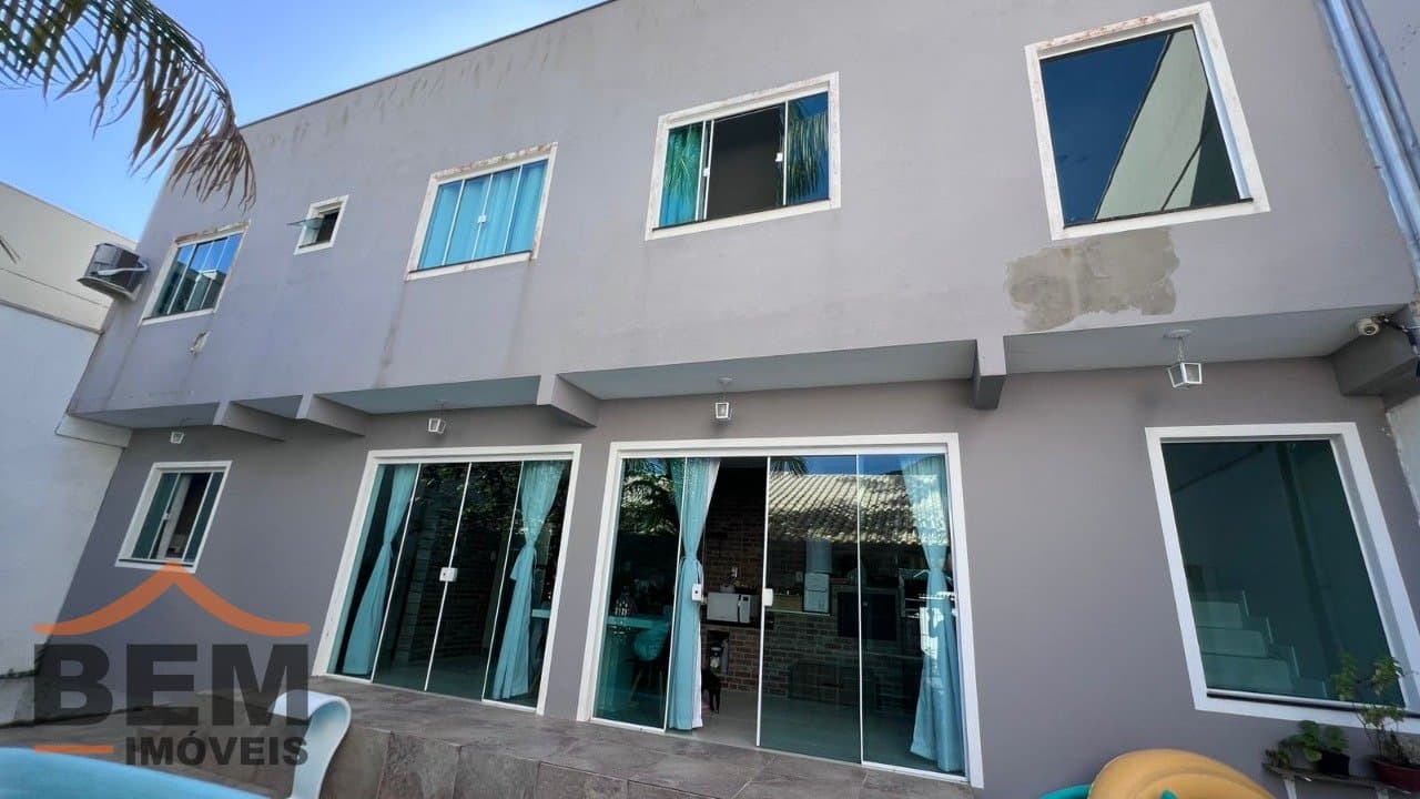 Casa à Venda com 5 quartos sendo 1 suíte, 2 vagas no bairro Ressacada em Itajaí/SC