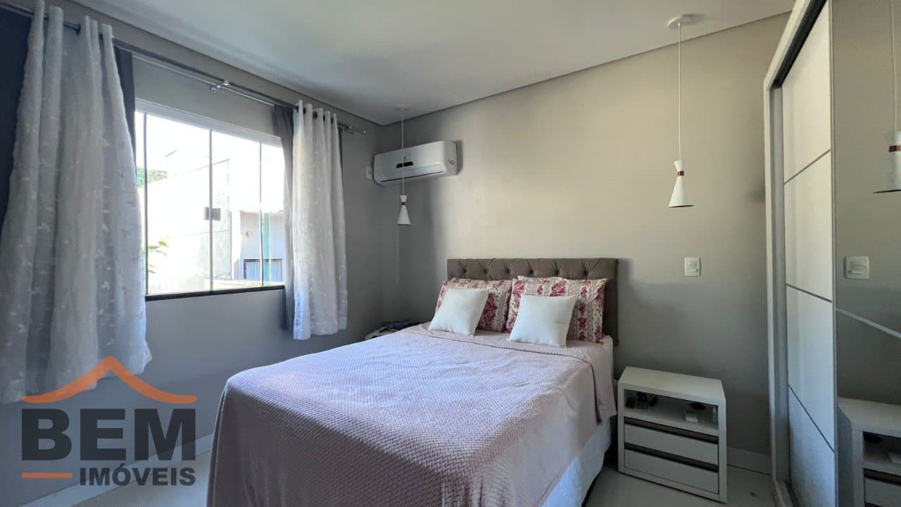 Casa à Venda com 5 quartos sendo 1 suíte, 2 vagas no bairro Ressacada em Itajaí/SC