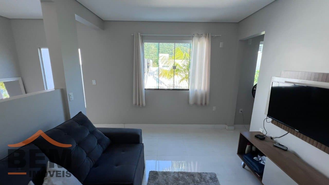 Casa à Venda com 5 quartos sendo 1 suíte, 2 vagas no bairro Ressacada em Itajaí/SC