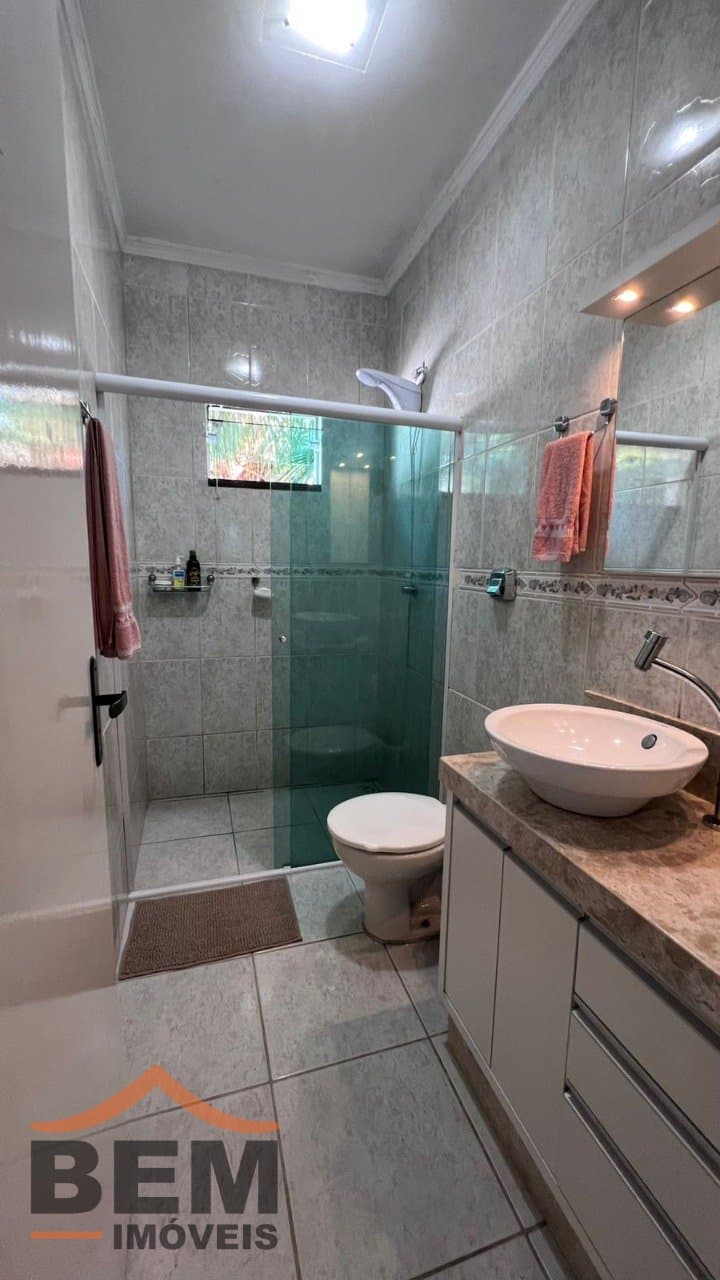 Casa à Venda com 5 quartos sendo 1 suíte, 2 vagas no bairro Ressacada em Itajaí/SC